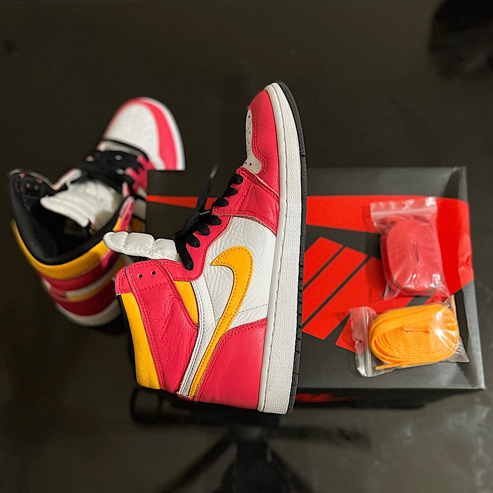 JORDAN 1 Retro High 'Light Fusion' Athletic Sneakers size 9